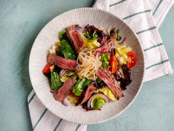Izgara Bonfile Dilimleri Salatası