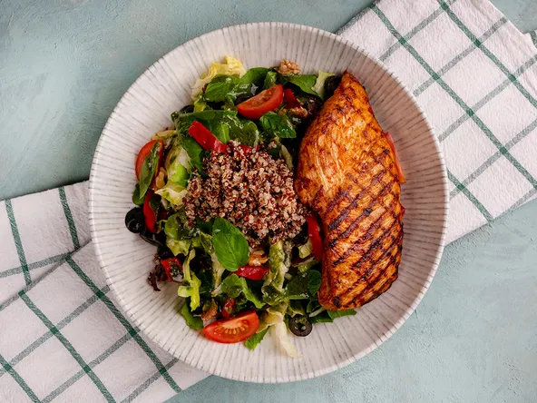 Tavuklu Kinoa Salatası